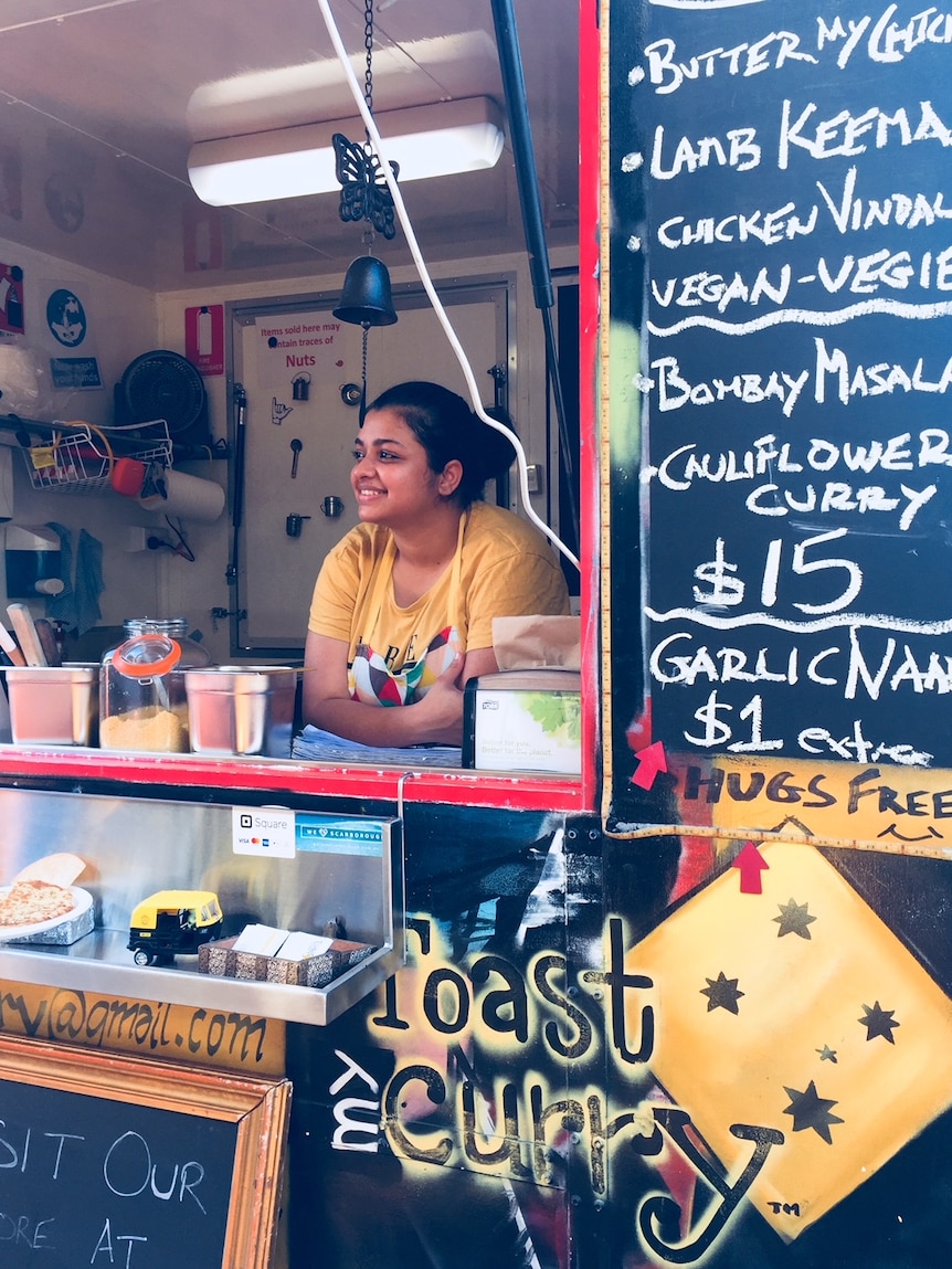 Tostowe curry w Englewood Night Markets