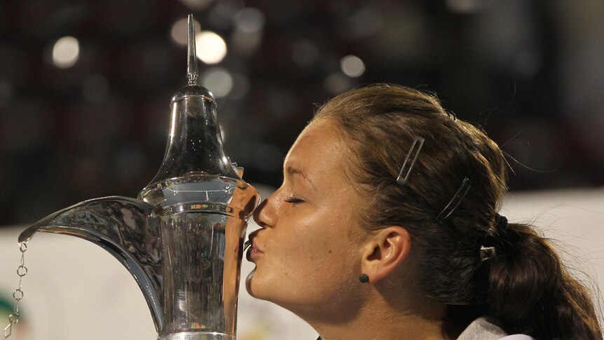 Agnieszka Radwanska kisses the Dubai Open trophy