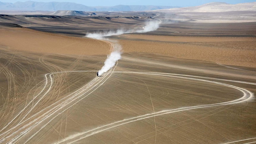 David Casteu crosses a vast desert