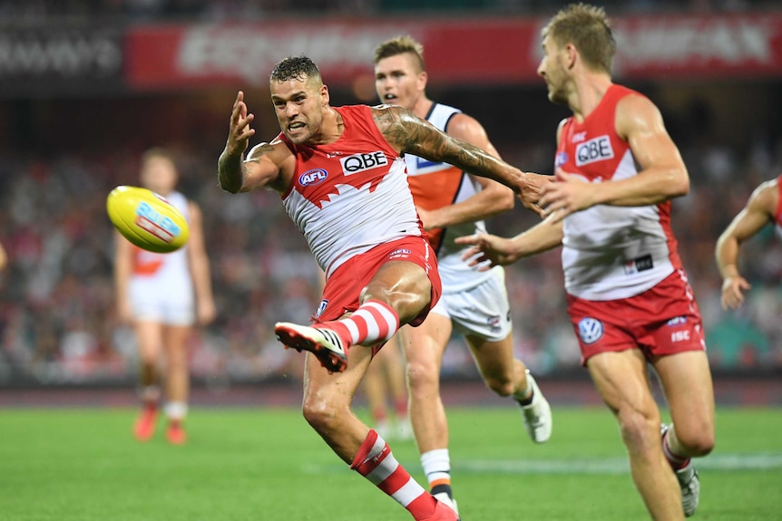 Lance Franklin kicks with his left foot.