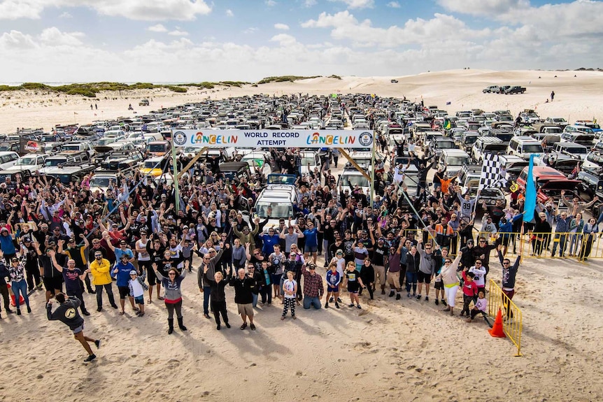 A photo of the crowd gathered to attempt to break a world record for the largest convoy of off-road vehicles