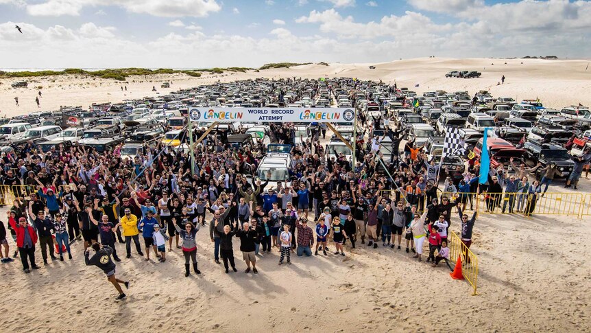 A photo of the crowd gathered to attempt to break a world record for the largest convoy of off-road vehicles