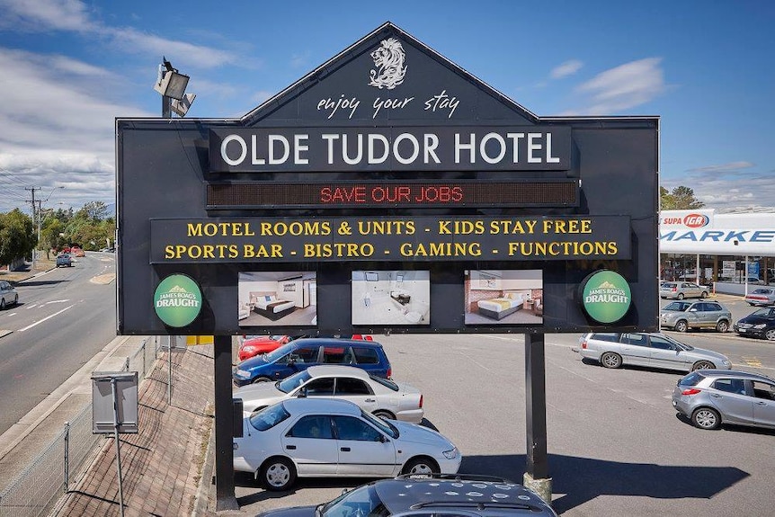 Olde Tudor Hotel in Launceston