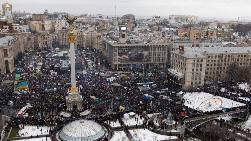 Pro-Europe protesters flock to Kiev's Independence Square