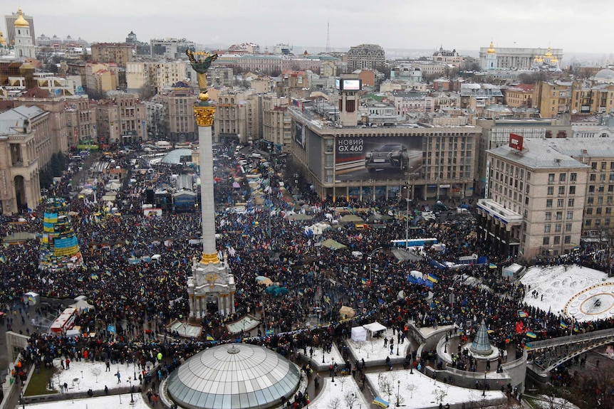 Pro-Europe protesters flock to Kiev's Independence Square