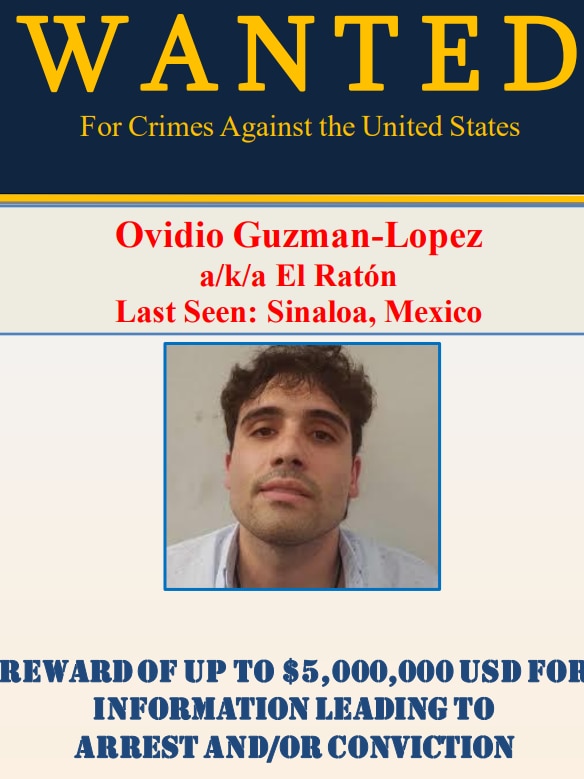 奥维迪奥·古兹曼 (Ovidio Guzmán) 出现在美国通缉海报中。
