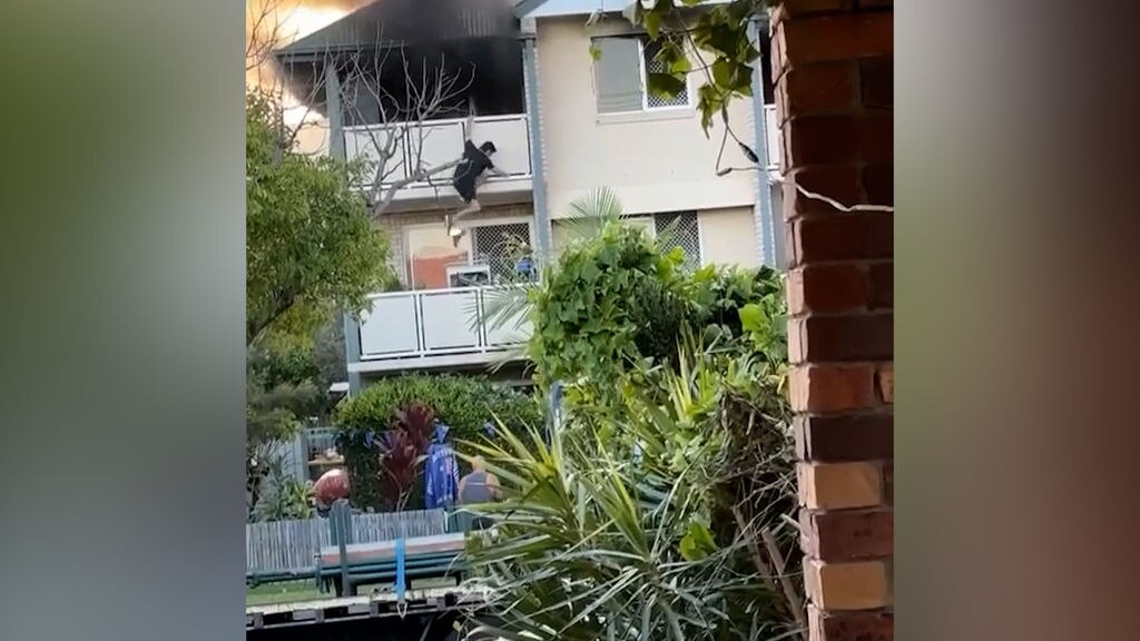 Man escapes unit fire on the Gold Coast - ABC News