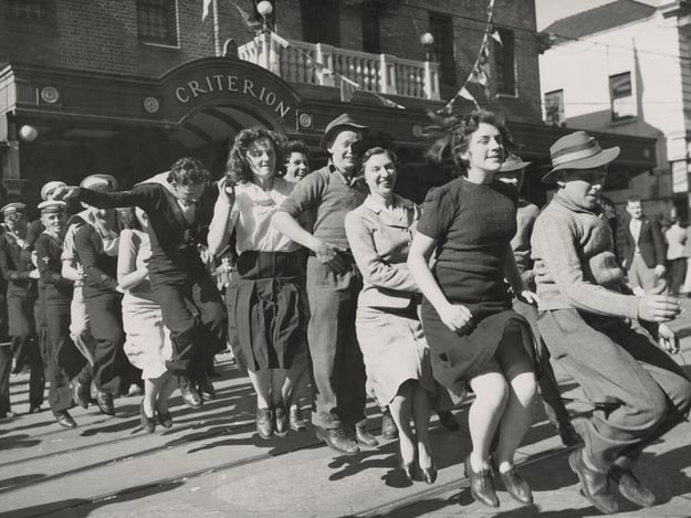 A crowd of civilians and servicemen celebrates Victory in the Pacific (VP) Day in Brisbane.