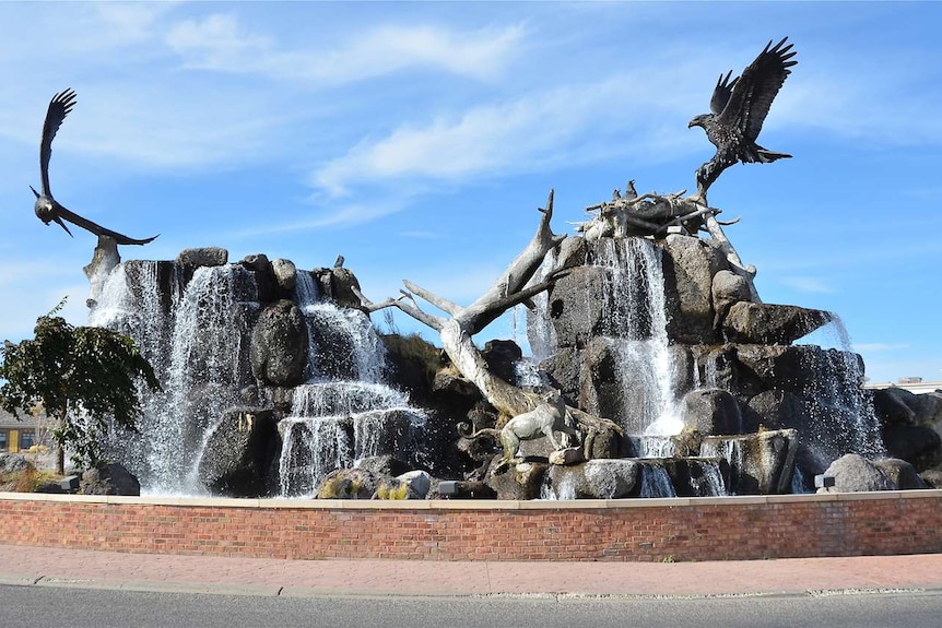 Idaho Falls roundabout with fountain and sculpture