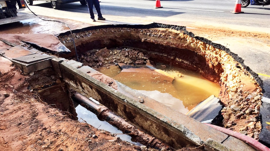 Water turned off but a gaping hole remains in Greenhill Road