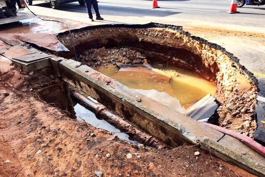 Water turned off but a gaping hole remains in Greenhill Road