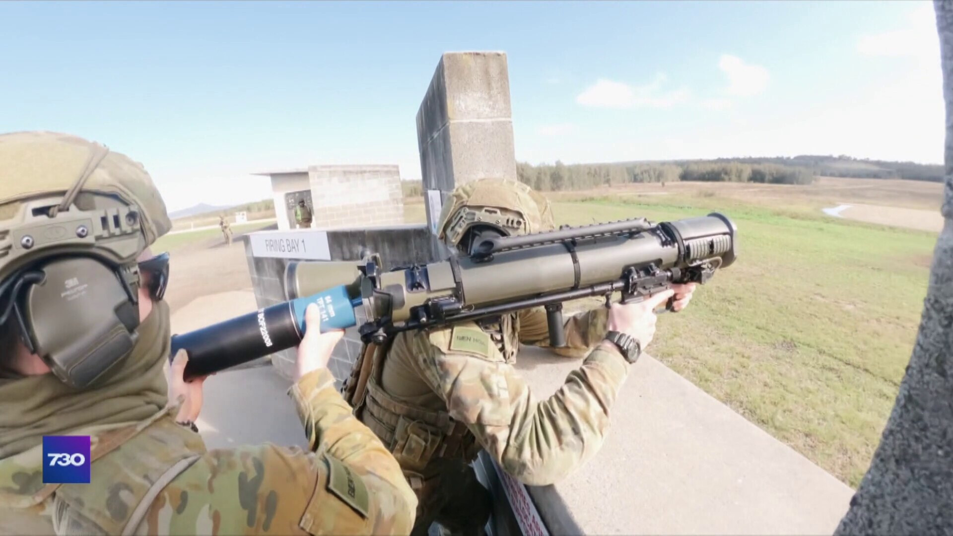 Soldiers training with a Carl Gustaf rifle - ABC News
