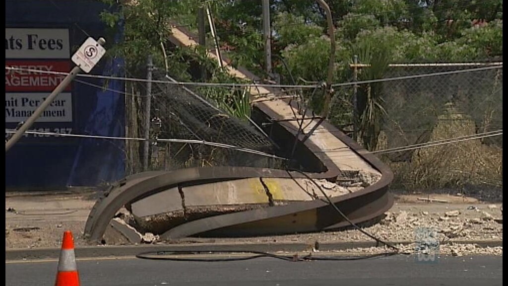 Truck crash knocks down powerlines - ABC News