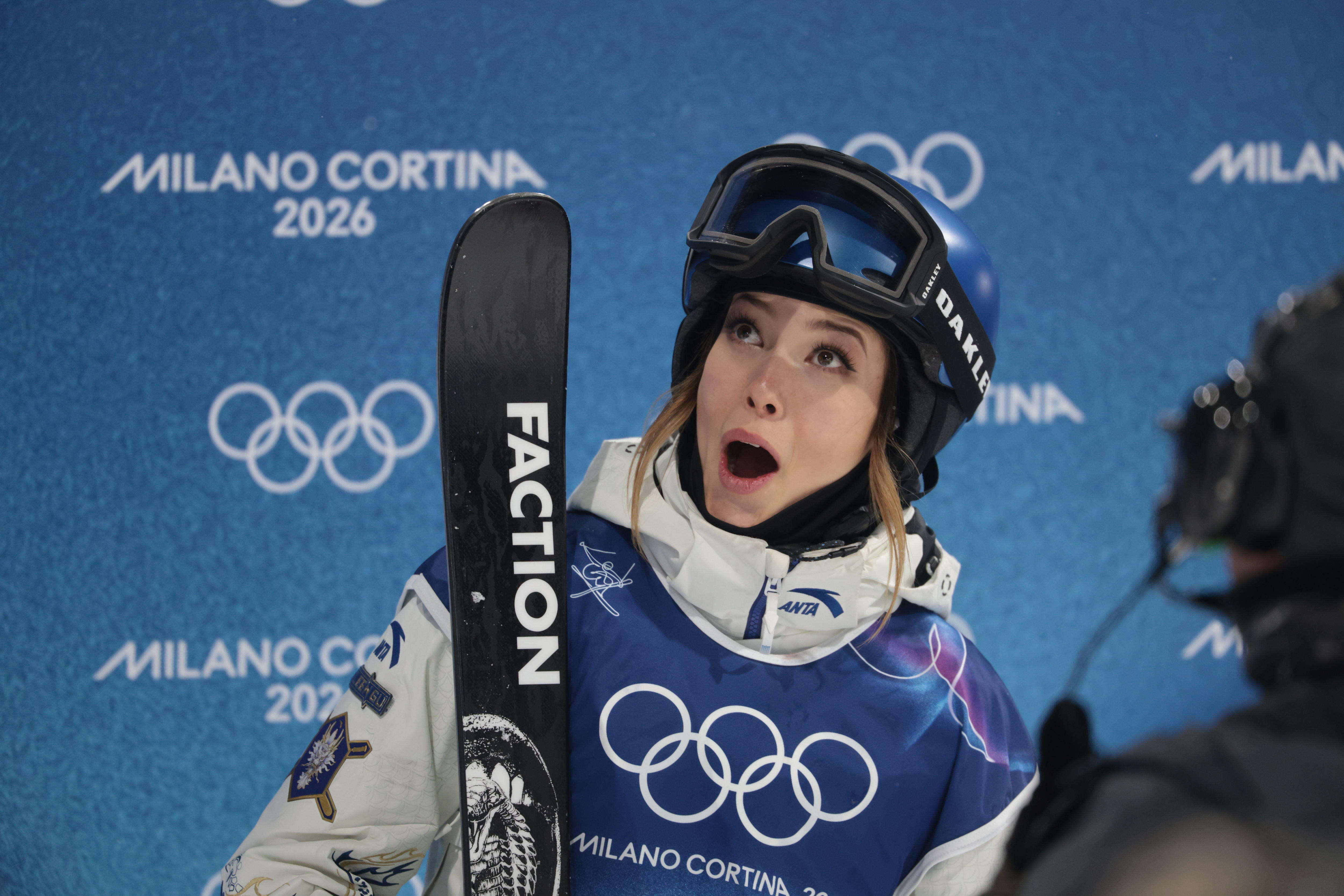 Eileen Gu parece surpresa