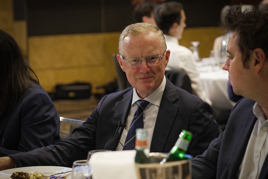 Philip Lowe eating lunch at a National Press Club event.