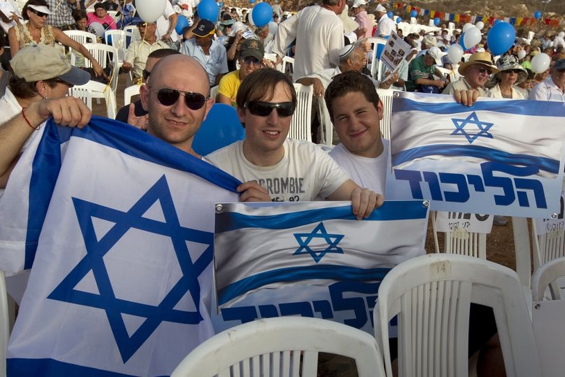 Israeli settlers and supporters (AFP/Jack Guez)