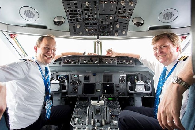 Dutch king in KLM cockpit