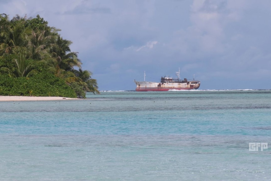 Fishing boat run aground at Paona Island