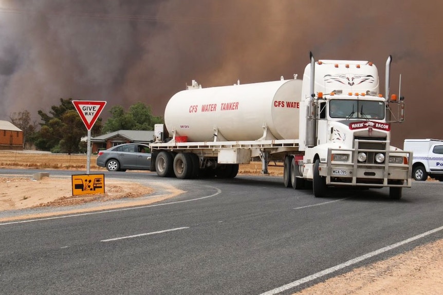 A CFS tanker takes water to the bushfire scene