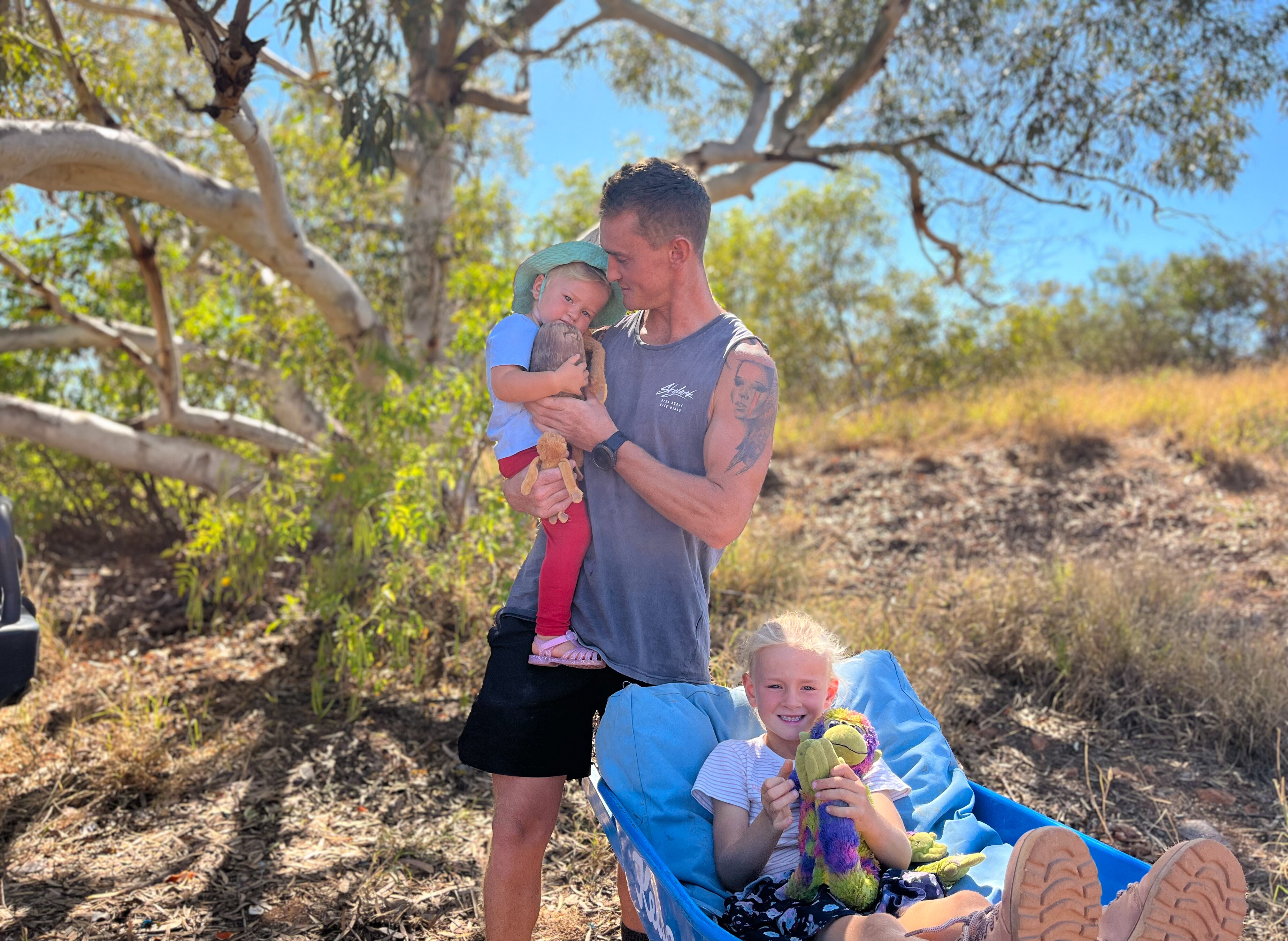 Fremantle dad to run 500km while pushing his daughters in a wheelbarrow ...