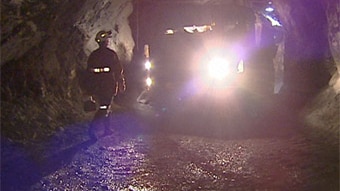 A worker underground in the Beaconsfield gold mine (ABCNEWS)