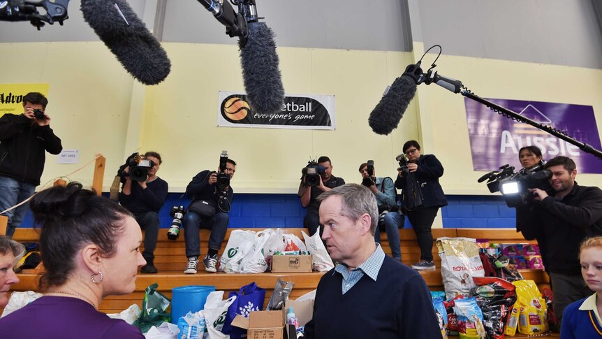 Bill Shorten visits relief volunteers