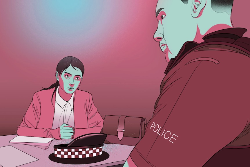 Une illustration montre une femme assise à un bureau devant un policier masculin