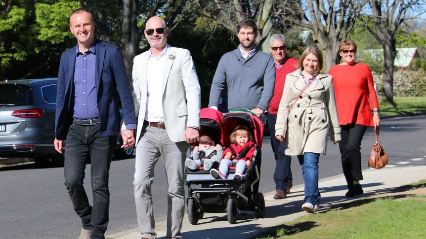 Chief Minister Andrew Barr walks hand-in-hand with his partner to vote at Ainslie Primary in the 2016 ACT Election.