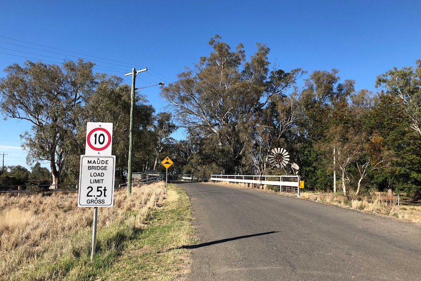The northern approach to the Maude Bridge in western New South Wales.