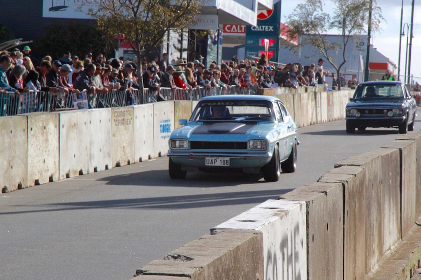 Ford Escorts race around Albany streets within concrete barriers to protect crowds