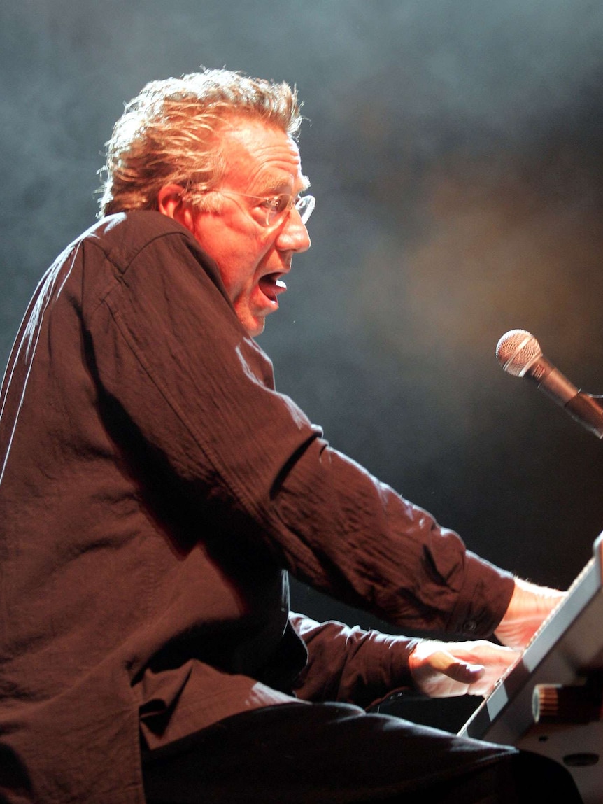 Ray Manzarek, the Doors' keyboardist, dies at 74
