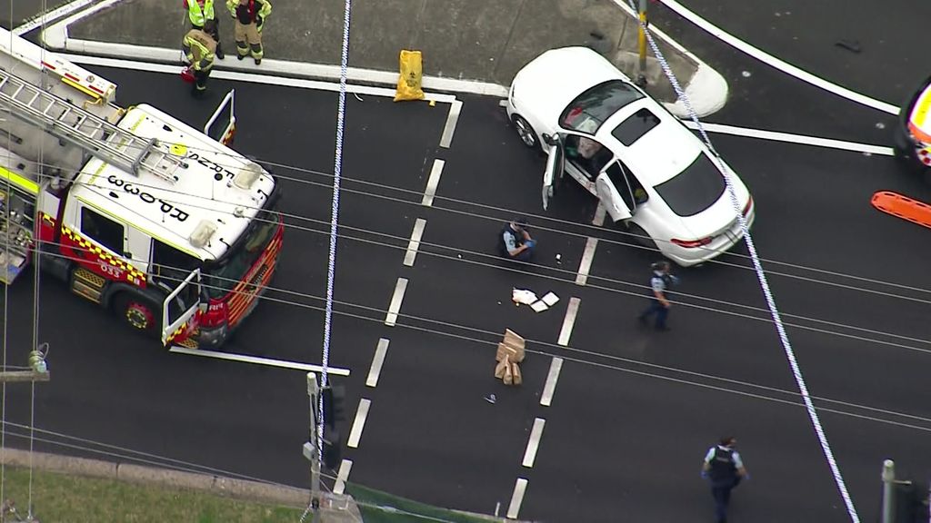 Aftermath of crash and suspected stabbing in Sydney's south - ABC News