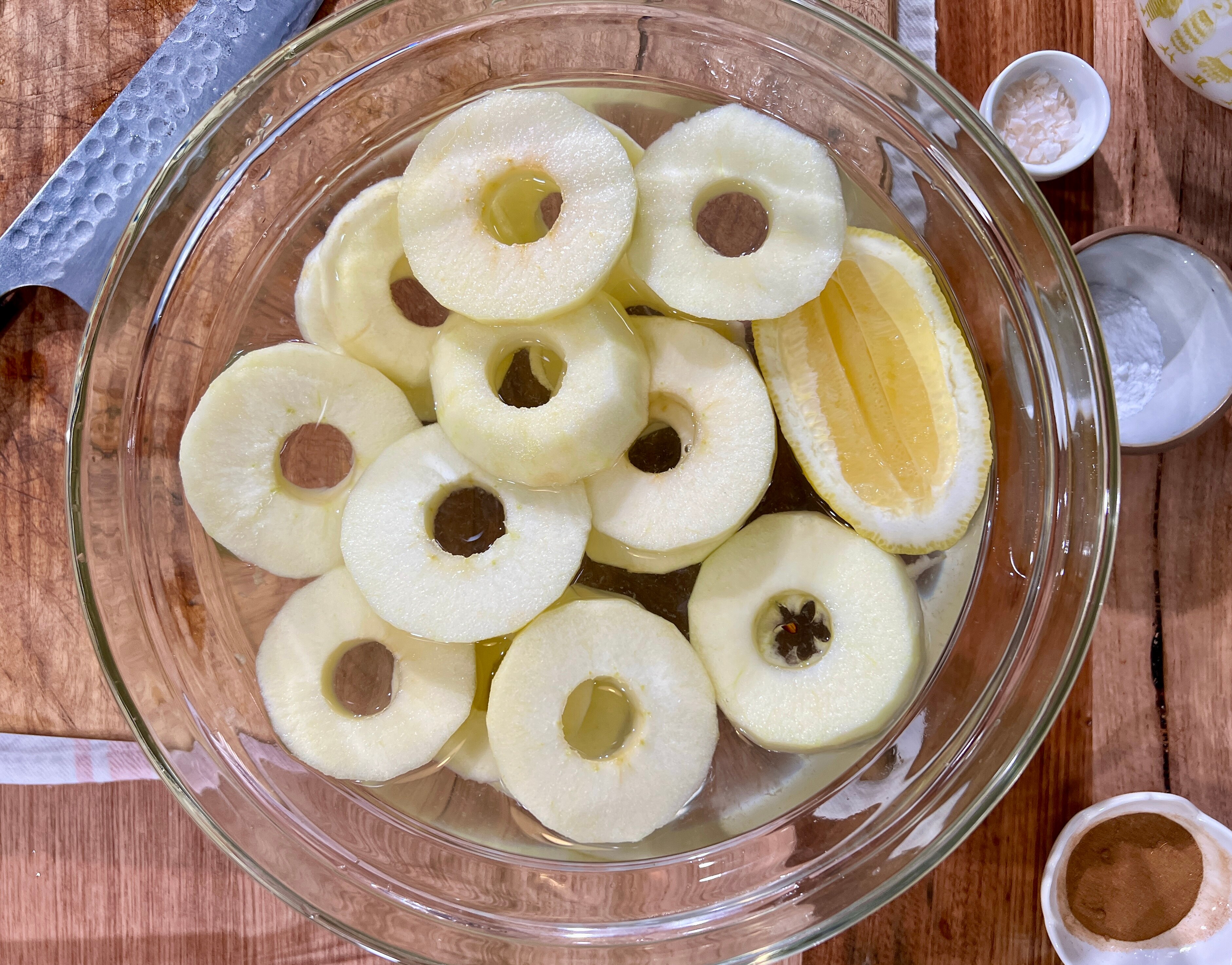 APPLE AND HONEY FRITTERS - Process.