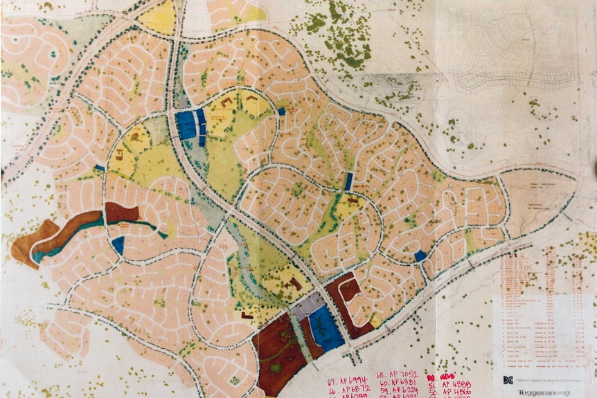 An early plan for the district of Kambah, released in 1989.