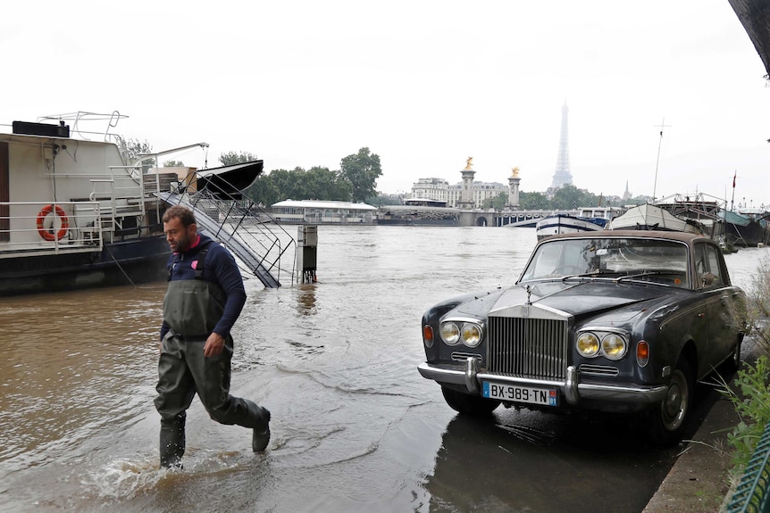 A Rolls-Royce in the Paris floods.