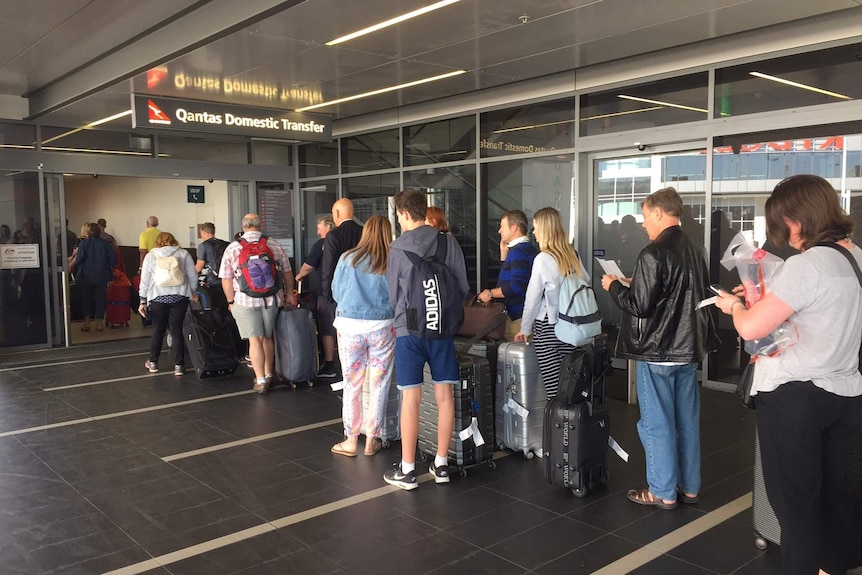 Delays at Qantas domestic transfer