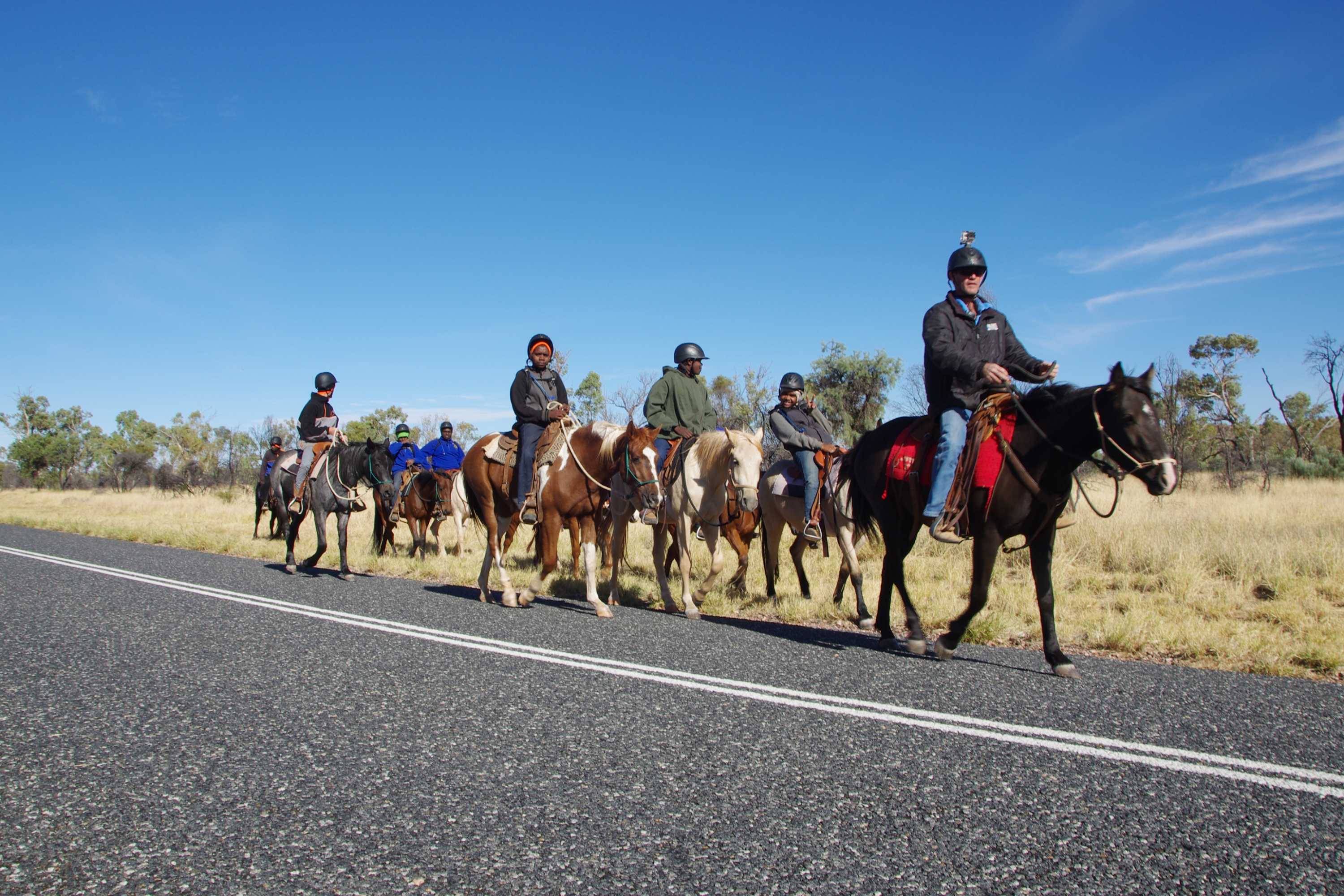 Anzac 2015: NT Aboriginal kids 130km horse ride tribute to Indigenous ...