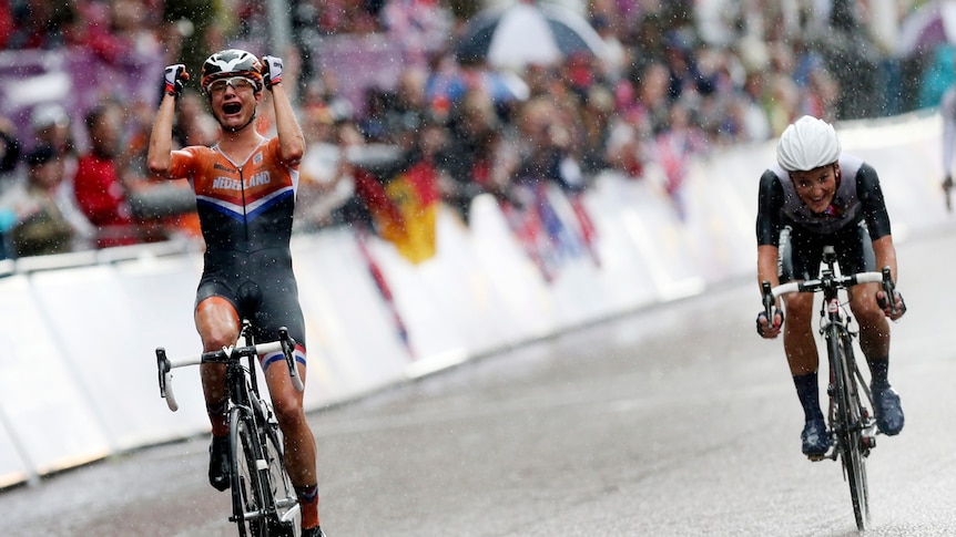 Dutch rider Marianne Vos wins the road race ahead of Britain's Elizabeth Armitstead.