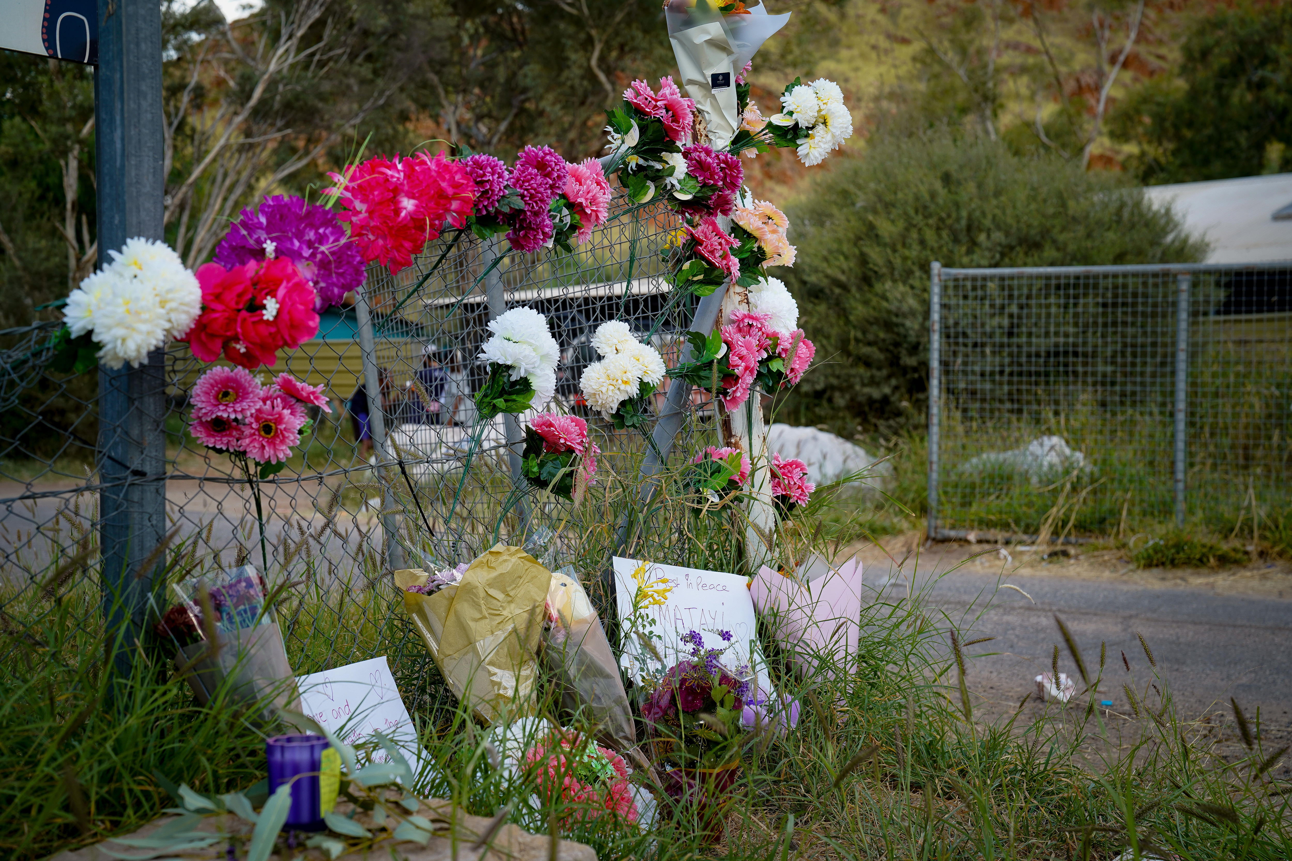 Tributes flow in Alice Springs after 5yo girl's body found