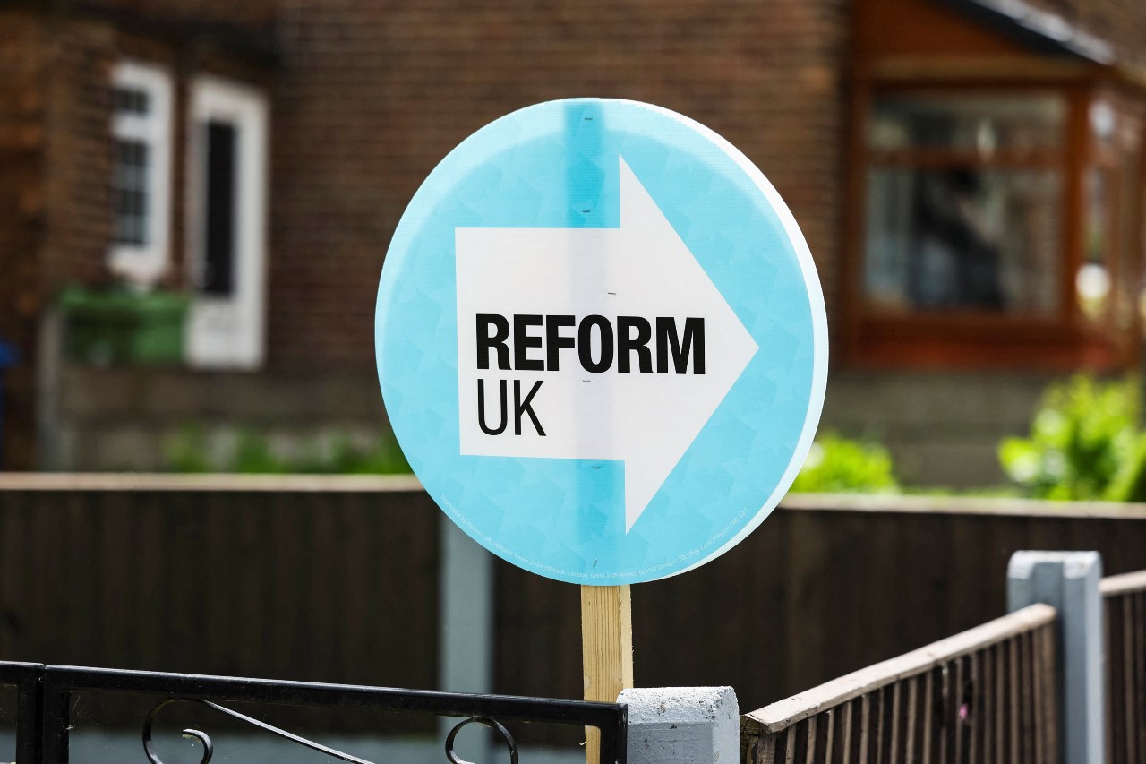 A sign in a garden saying "Reform UK" on it.