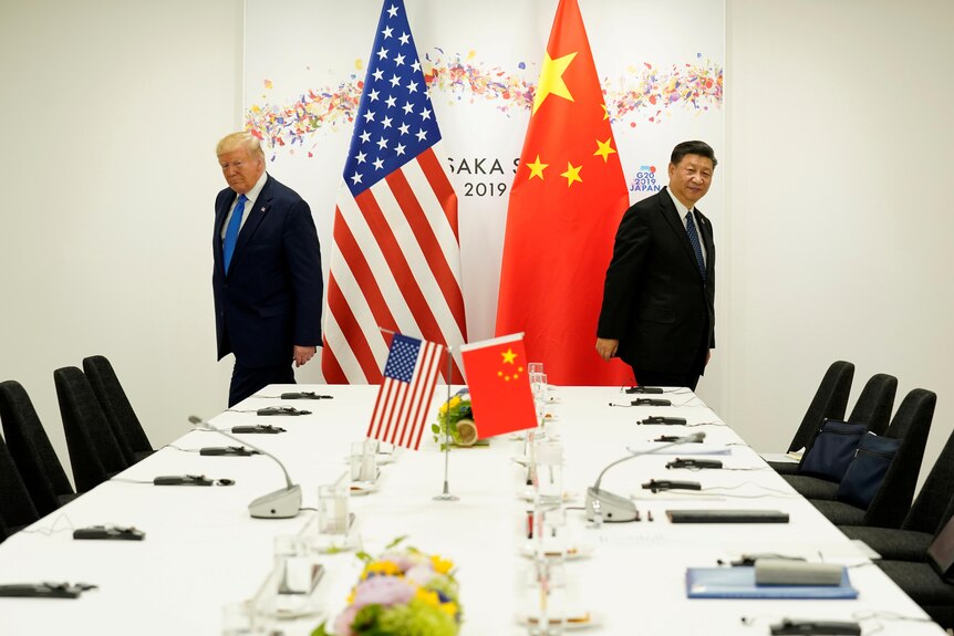 Trump and Xi with their backs to each other.