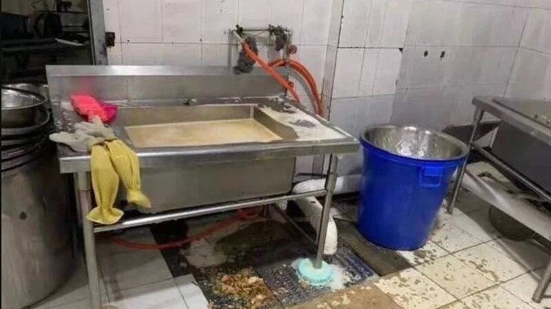 An image of a sink at a school canteen in Chengdu, where parents allege they found rotting and mouldy food.