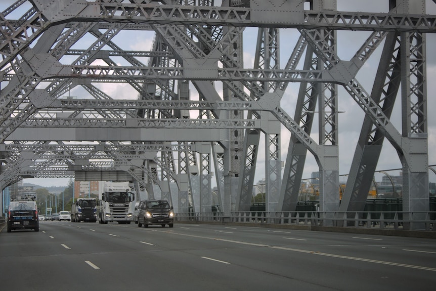 Sparse traffic on Story Bridge in Brisbane city towards Kangaroo Point during COVID-19 lockdown