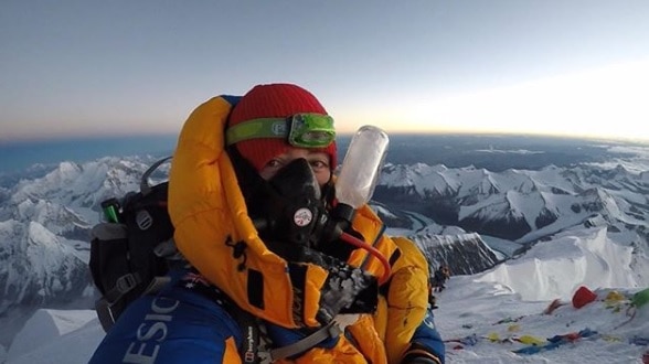 Alyssa Azar reaches the summit of Mount Everest.
