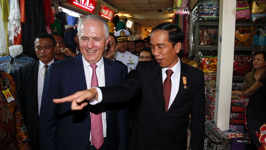 Prime Minister Malcolm Turnbull and Indonesian president Joko Widodo walk through the Tanah Abang retail market in Jakarta.
