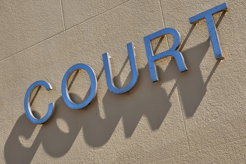 a sign on a wall saying "court"