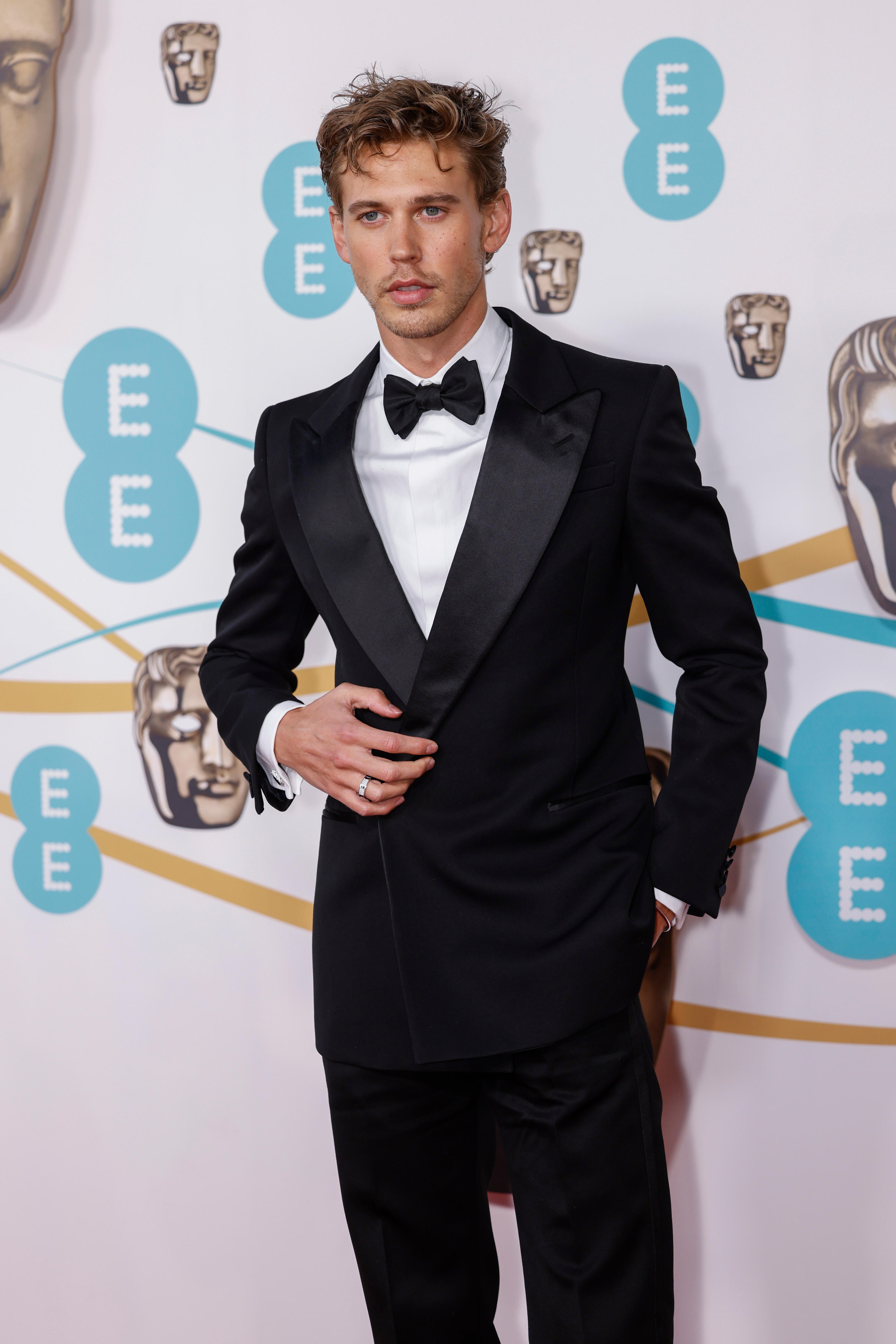 A man wearing a suit on the red carpet 