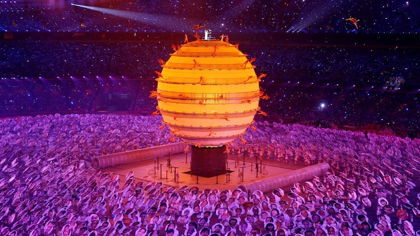 Sarah Brightman and Liu Huan sang on top of the globe above faces of people from around the world.
