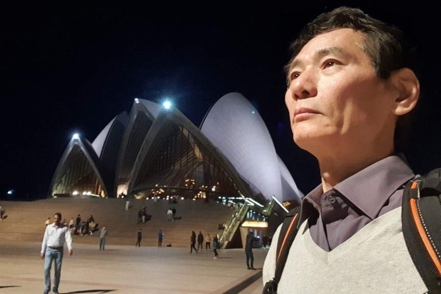 Xiaogang Zhang in Sydney in front of the Opera House.