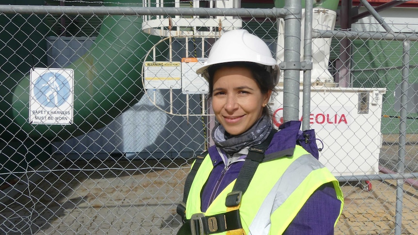 Migrant builder Leila Ipar Gobus on a building site